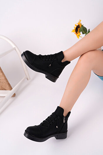 meyra'nın ayakkabıları Women's Black Matte Rubber Lace-Up and Zippered Boots
