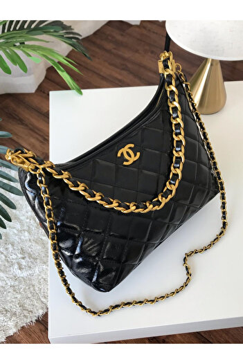 GENERAL High quality shoulder bag with accessories