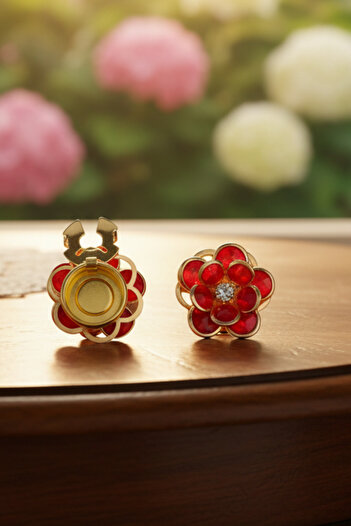 Reoona Yeni Trend Kırmızı Çiçek Gold Detaylı Düğme Kapağı Broş 1 Adet - Crimson Bloom