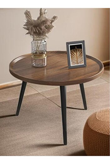 Un Modern design round wooden side table with metal legs