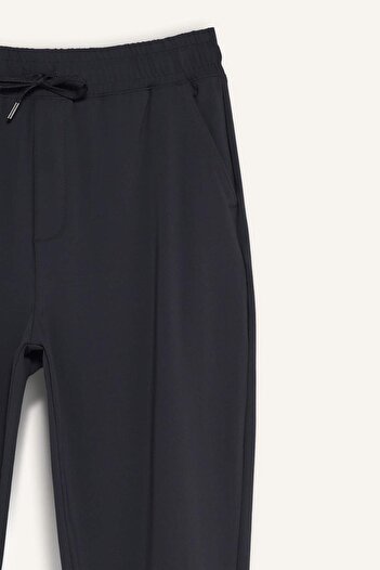 DeFacto Defactofit Slim Fit Tight-Fitting Standard Leg Multifunctional Ultrastrech Sports Jogger Sweatpants