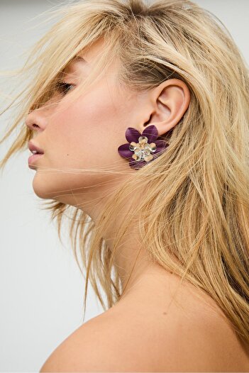 Stradivarius Contrast leather effect flower earrings