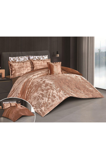 SNOOZYL Luxury royal double hotel bedspread made of soft velvet and fur to give you warmth and comfort