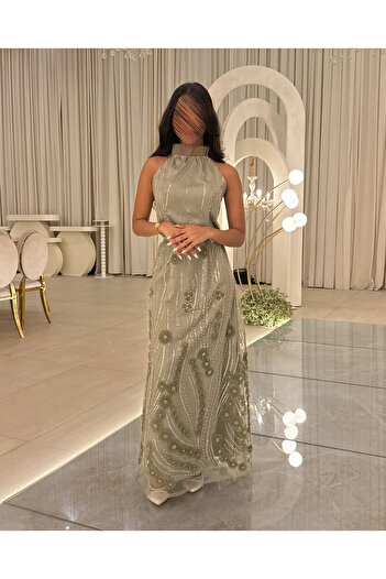 Generic Long and elegant evening dress in light olive green