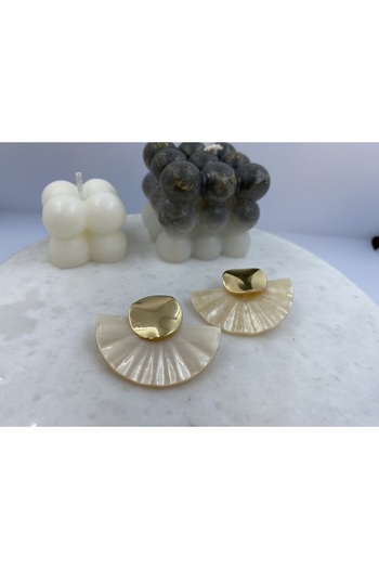 Byoz store Fan-Shaped Cream Earrings on a Gold Plate