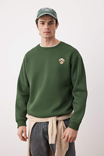Trendyol Collection Khaki Crew Neck Oversize/Wide Cut Dog Embroidery Sweatshirt with Fleece Inside Tmnaw24Sw00064