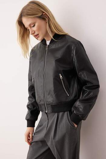 Trendyol Collection Černé tenké bundy z umělé kůže Regular Fit TWOAW26MO00084