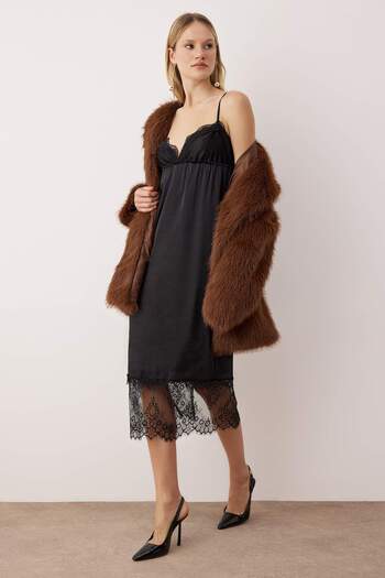 Trendyol Collection Black Lace Detailed Satin Midi Lined Stylish/Evening Dress Tpraw26El00049