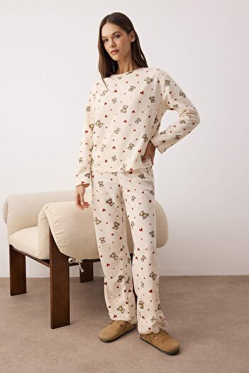 Trendyol Collection Ecru Teddy Bear and Heart Patterned Winter Fleece Knitted Pajama Set Thmaw26Pt00150