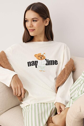 Trendyol Collection Mintfarbenes gestreiftes Teddybär-Strickpyjama-Set aus 100 % Baumwolle THMAW25PT00171