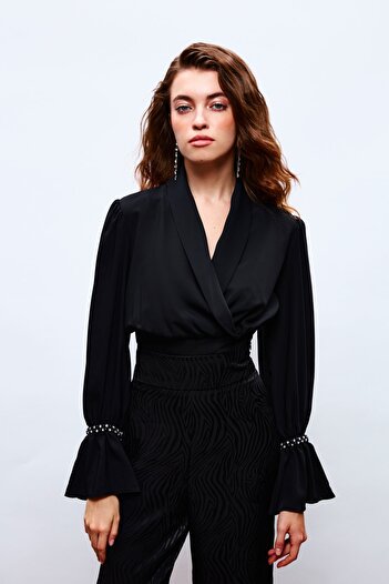 Sateen 1133-1065 Μαύρη γυναικεία μπλούζα - γιακά σάλι και λεπτομέρεια κορσάζ