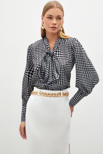 Sateen Cămașă neagră cu eșarfă cu model
