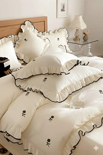 GÖRMEZ TEKSTİL Double Black Rose Ruffle Trimmed Quilt Cover Set Ecru Organic Cotton