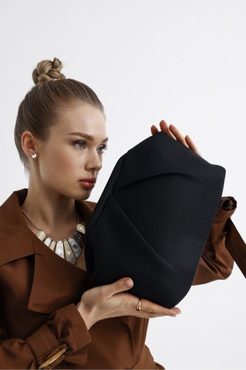 HEYBE'S Heybes Women's Black Pleated Clutch Handbag
