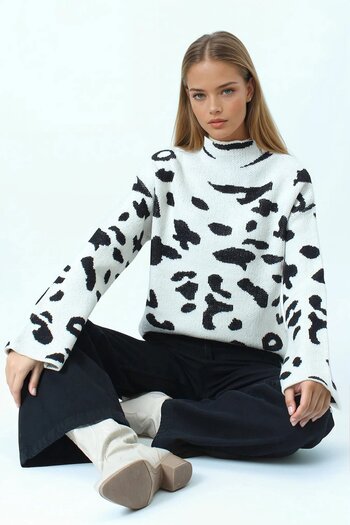 VAGGON Women's Ecru Patterned Half Turtleneck Knit Sweater Vs01038