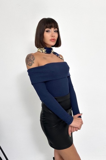 New Now Madonna collar Ribbed Knit blouse