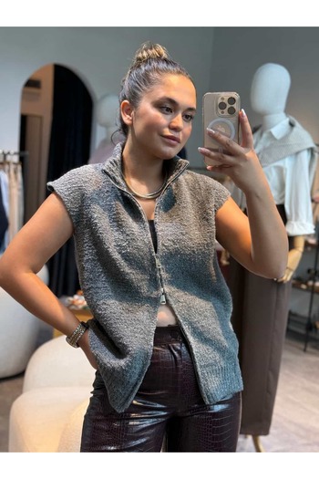 BÜŞRA PERKER Boucle Vest