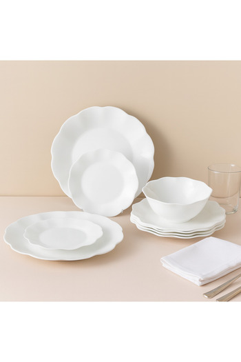 Dania Elegance that lasts… Arcopal 24-piece set serves 6 people – durability and elegance at every meal!