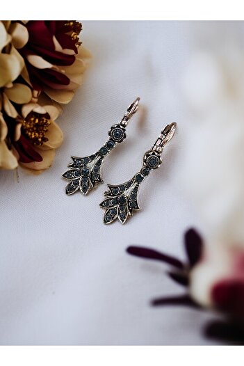 FAYRA ACCESSORIES Crystal Stone Leaf Figured Earrings