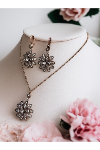FAYRA ACCESSORIES Zircon Stone Flower Figured Necklace and Earring Set