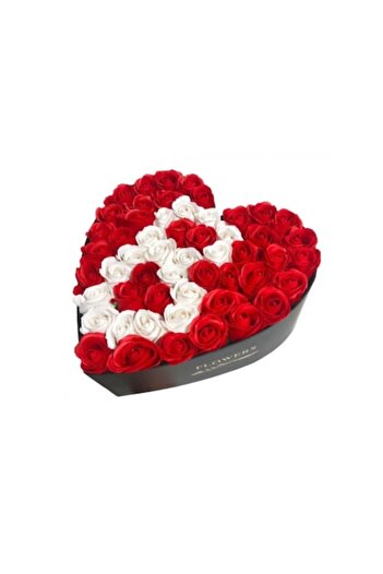 Yara's Aranjament floral personalizat Sezon cu litera B în cutie neagră cu inimă