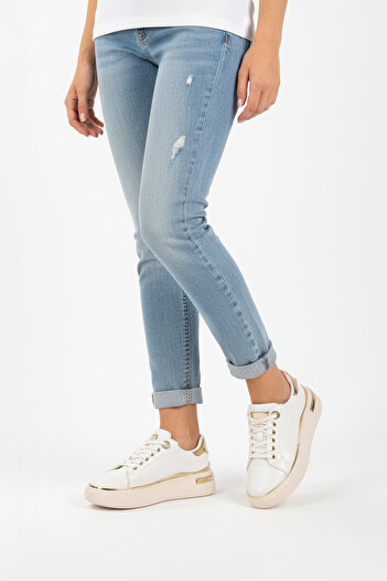 Aspor White Lace-Up Women's Sneakers
