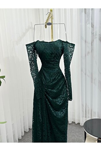 Joun Dresses Elegant green dress with front slit and long lace sleeves