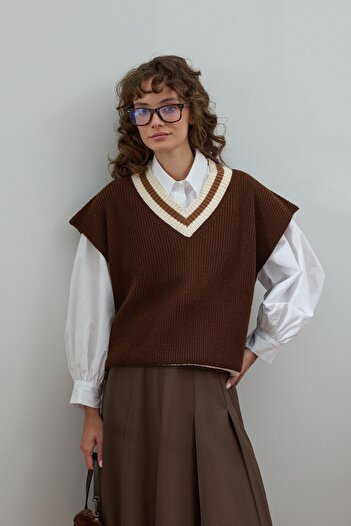 Ceylan Otantik Bitter Brown V-Neck Sweater