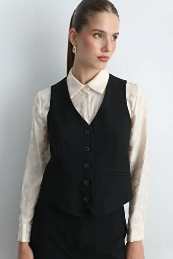Gusto Classic Vest - Black