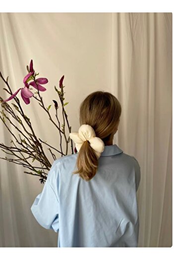 Be Best Women's Ecru Fluffy Oversized Satin Daisy Rubber Buckle Be160