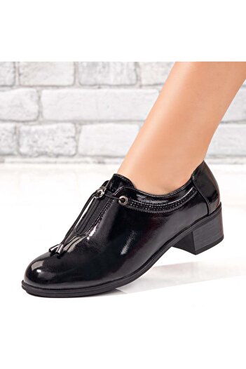 BMoD Black women's low-heeled shoes with a glossy look MOD01767