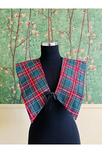White Alamode New Year's Green Plaid Collar