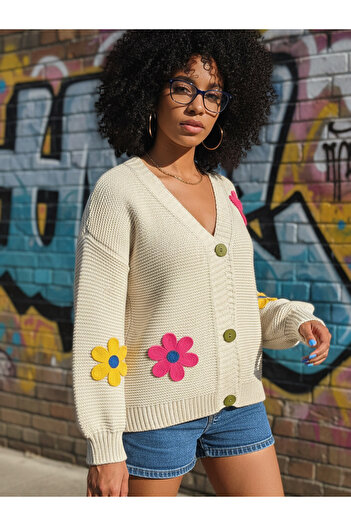 NİLZA Oversize Colorful Floral Detailed Buttoned Knitwear Cardigan