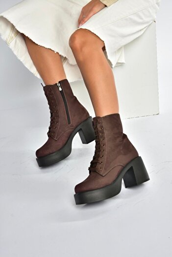 Fox Shoes V726681502 Γυναικείες μπότες με κορδόνια με χοντρό τακούνι από καφέ σουέντ