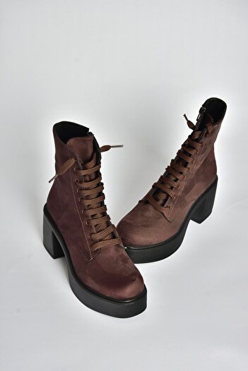 Fox Shoes V726681502 Γυναικείες μπότες με κορδόνια με χοντρό τακούνι από καφέ σουέντ