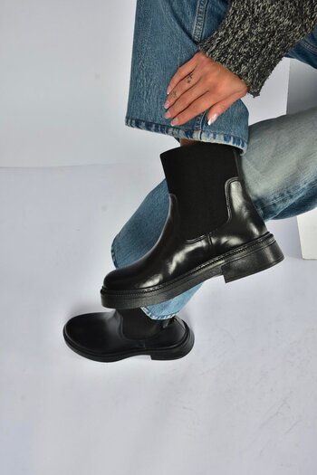 Fox Shoes V676556909 Γυναικείες μπότες με λεπτομέρειες από μαύρο καουτσούκ
