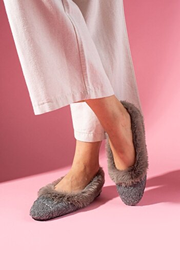 FUGA MODA Haley Gray Plush Detailed Gray Fabric Home Slippers