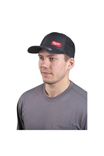 Milwaukee Șapcă STC roșie L/XL, cu plasă, cozoroc din poliester, reglabilă cu mecanism Snapback