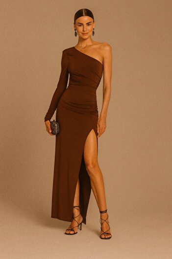 Nsb Tasarım One-Sleeve Draped Detail Maxi Brown Dress