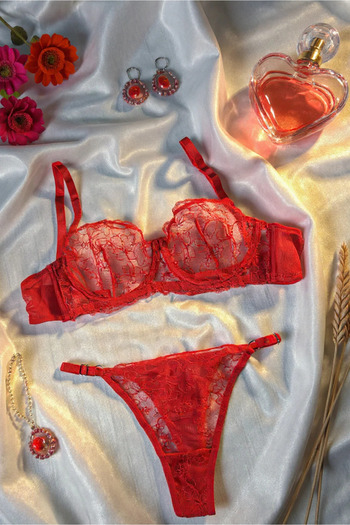 NEEWSTORE Red 2 Piece Lingerie Set with Bow Detail