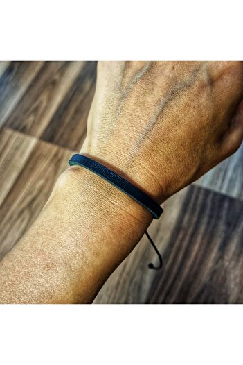 Wild Bracelets Black, adjustable natural leather bracelet made of vegetable tanned natural leather