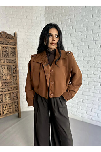 moneta boutique Γυναικεία κοντή καμπαρντίνα με λεπτομέρεια πλισέ