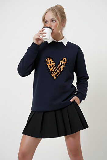 uyguntarz Unisex Leopard Patterned Heart Printed Oversize Crew Neck Sweatshirt