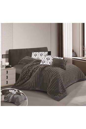 SNOOZYL Luxury royal double hotel bedspread made of soft velvet and fur to provide warmth and comfort