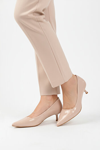 AYAKMOD Beige Patent Leather Lightweight Women's Thin Short Heeled Shoes 458343 Z