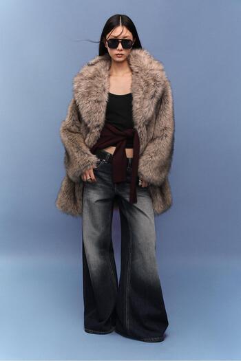 Stradivarius Normal kesim suni kürk kaban
