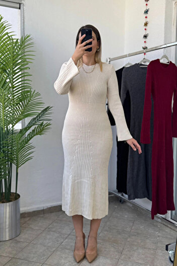 Kubos Moda Knee-Length Crew Neck Spanish Sleeve Ecru Knitwear Dress