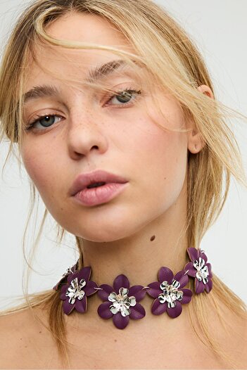 Stradivarius Contrast leather effect flower necklace