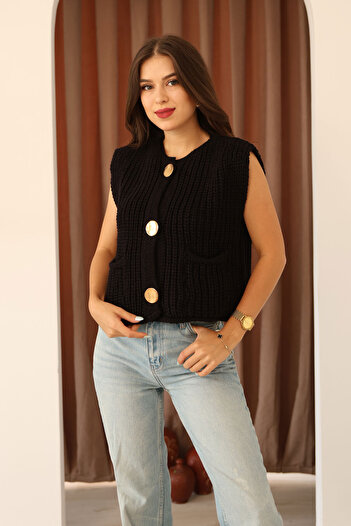 Nazline Women's Crew Neck Pocketed Buttoned Knit Vest