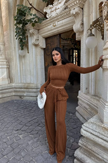Siner Fashion Women's Finger-Looped Blouse Wide-Leg Pants Set with Reverse Stitch Detail